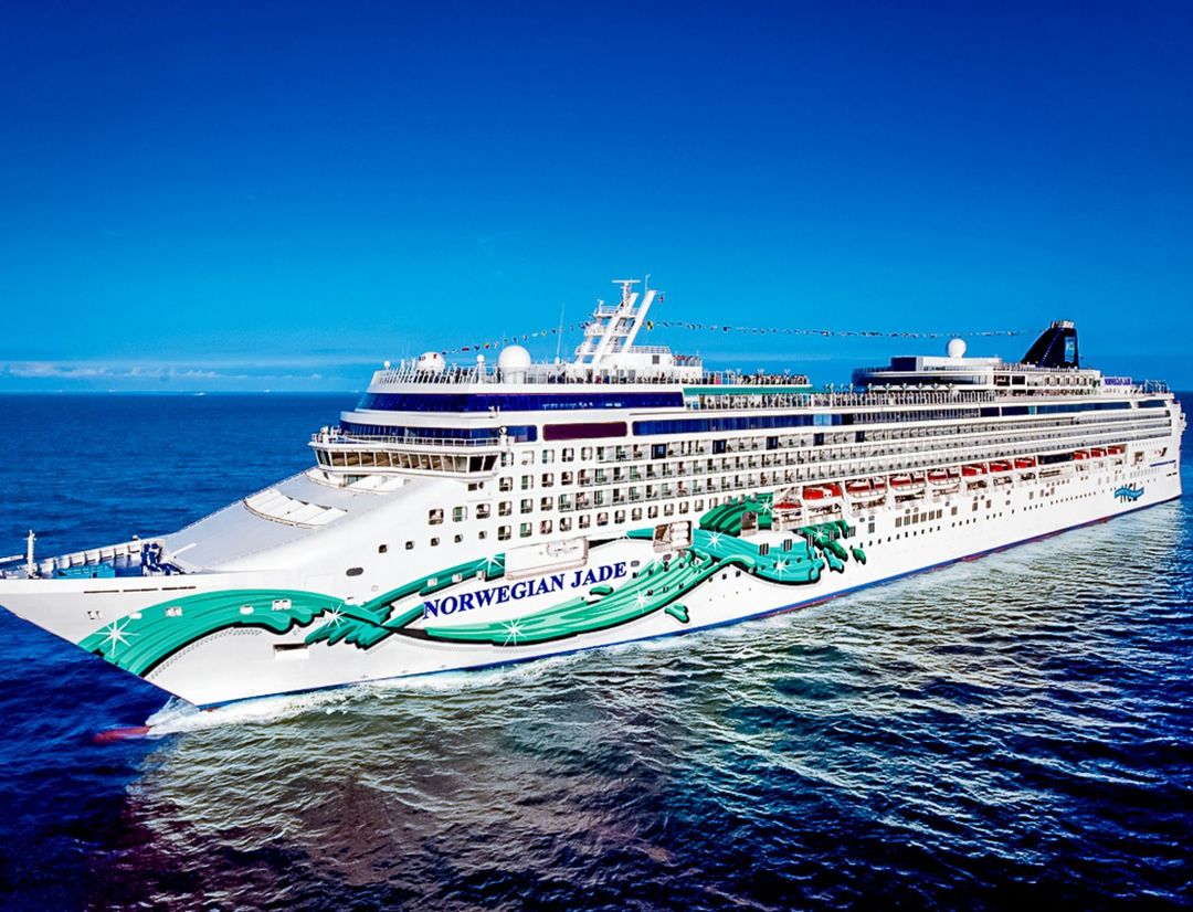 Norwegian Jade sailing through the caribbean