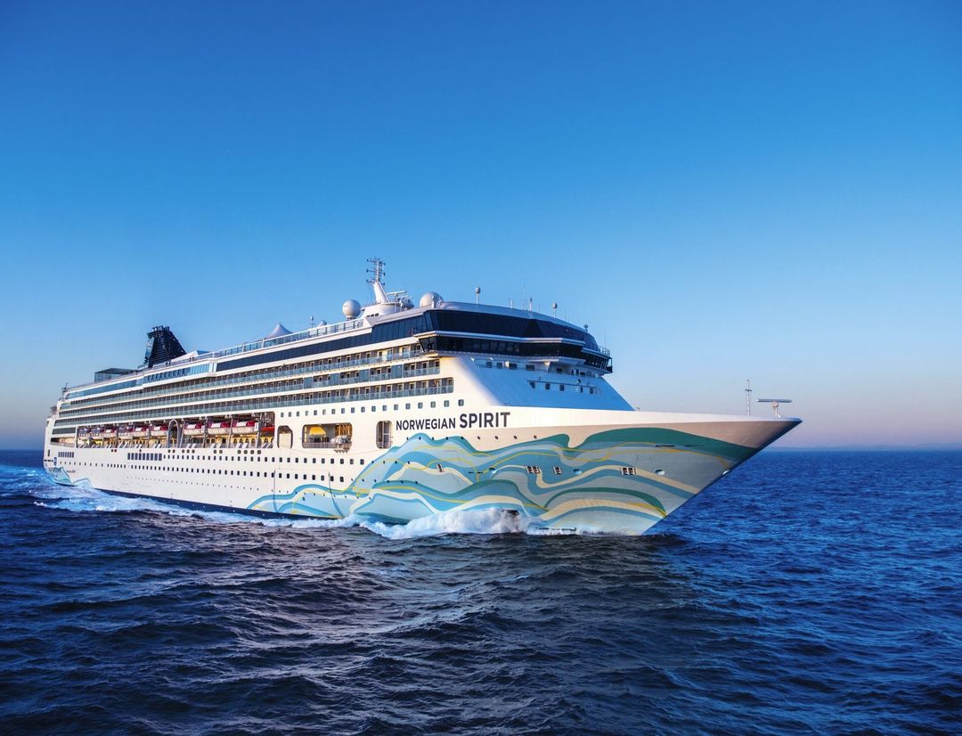 Norwegian Spirit sailing through the caribbean