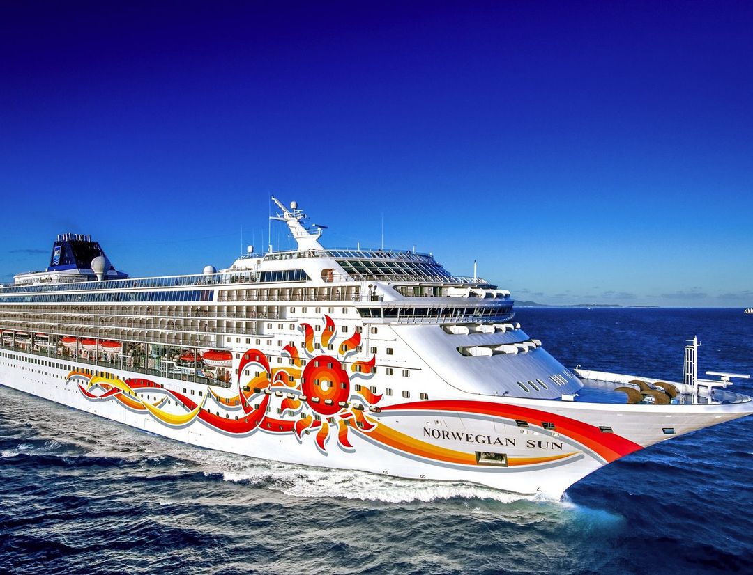 Norwegian Sun sailing through the caribbean