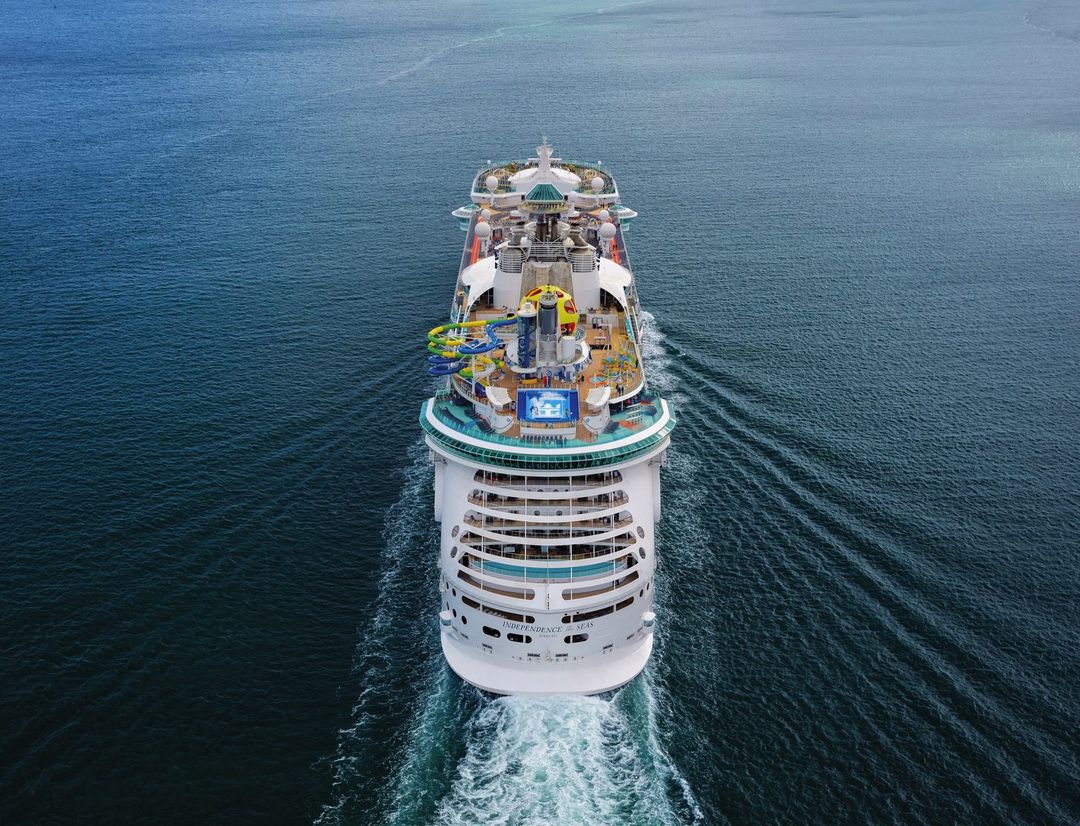 Independence of the Seas sailing through the caribbean