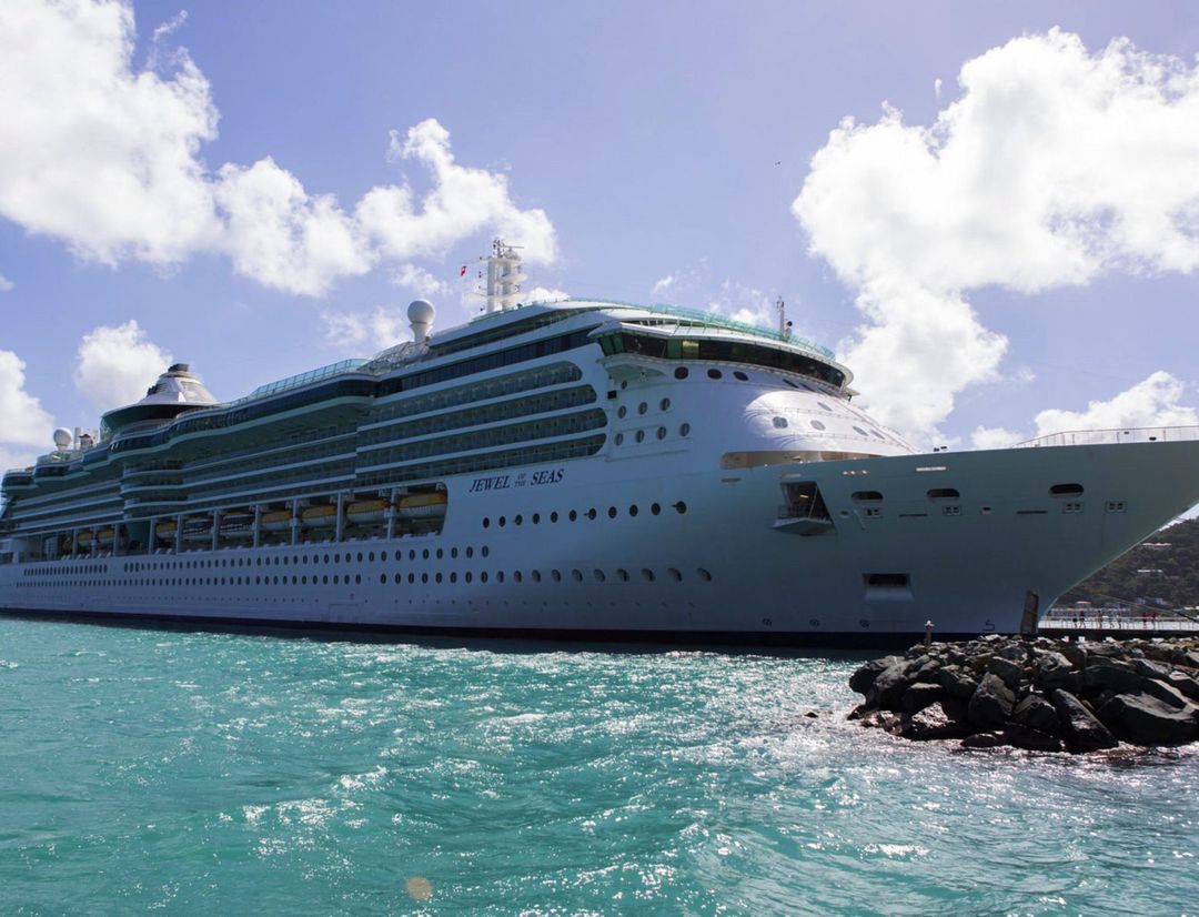 Jewel of the Seas sailing through the caribbean