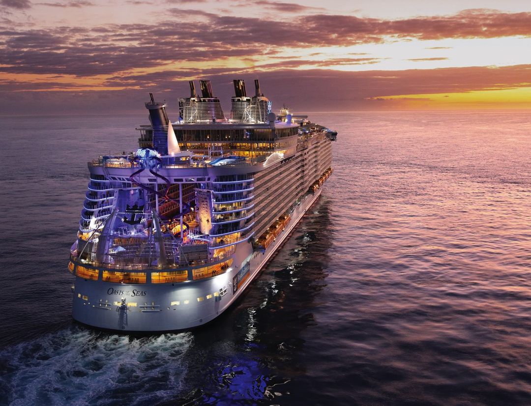 Oasis of the Seas sailing through the caribbean