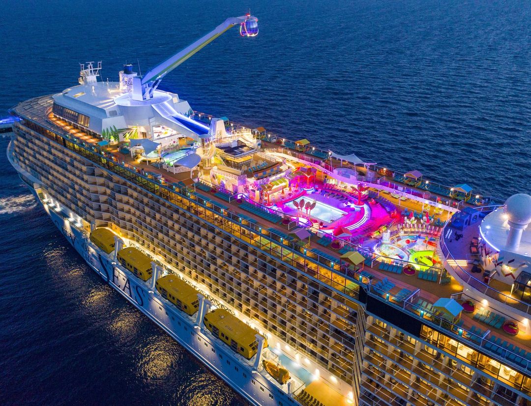 Odyssey of the Seas sailing through the caribbean