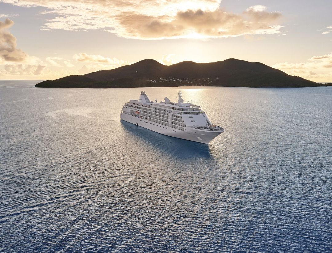 Silver Whisper sailing through the caribbean