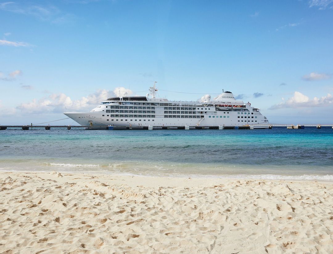 Silver Wind sailing through the caribbean