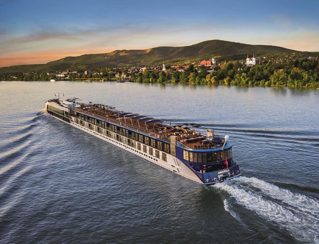 AmaViola sailing through the caribbean