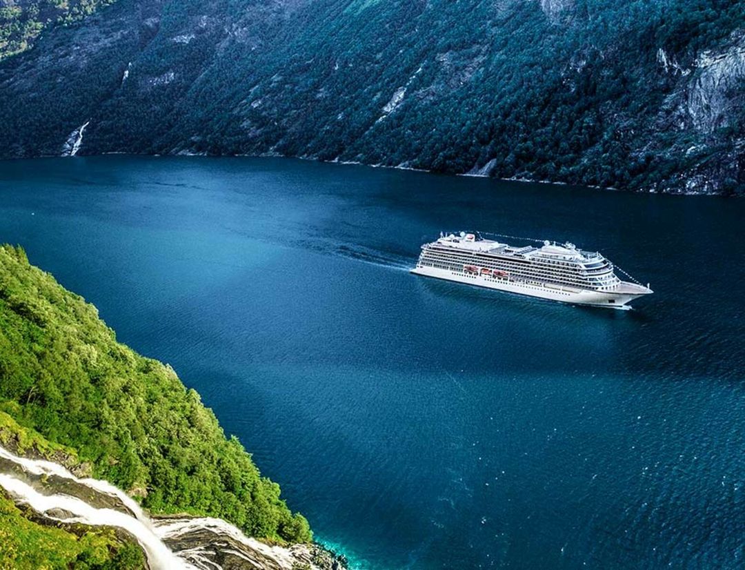 Viking Venus sailing through the caribbean