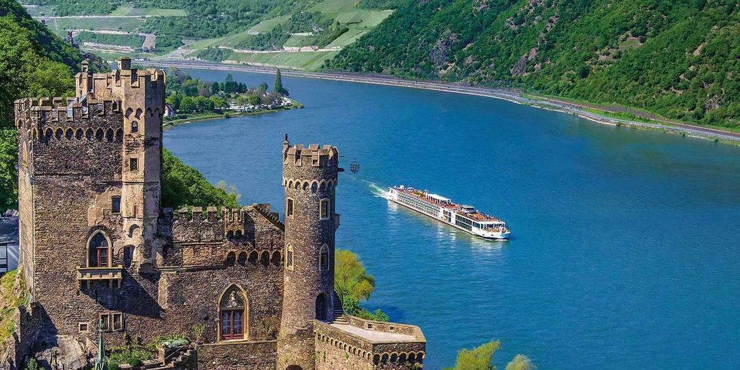 Viking Hervor sailing through the caribbean