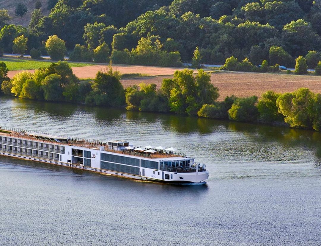 Viking Kari sailing through the caribbean
