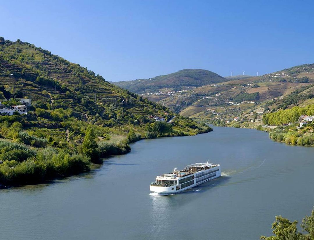 Viking Osfrid sailing through the caribbean