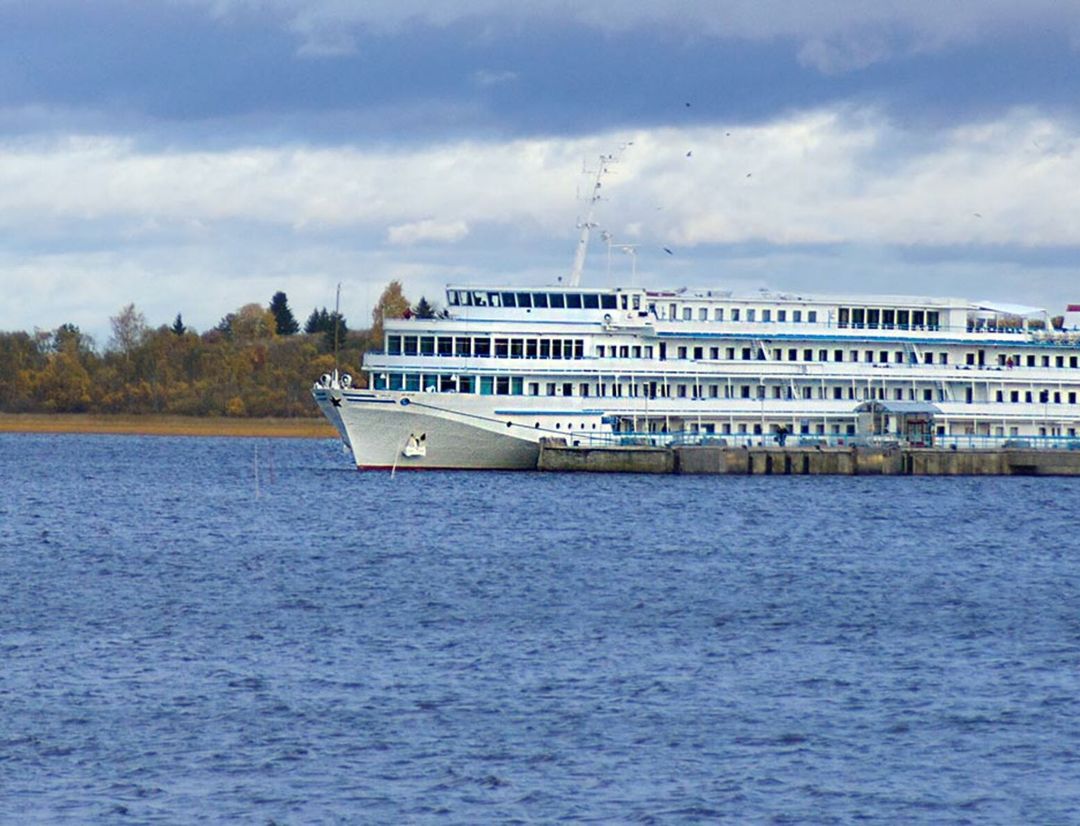Viking Rurik sailing through the caribbean