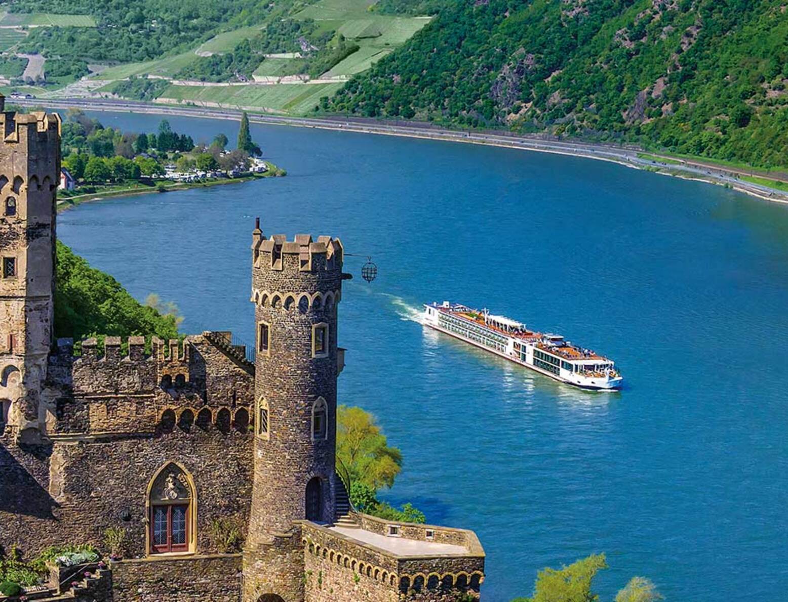 Viking Tor sailing through the caribbean