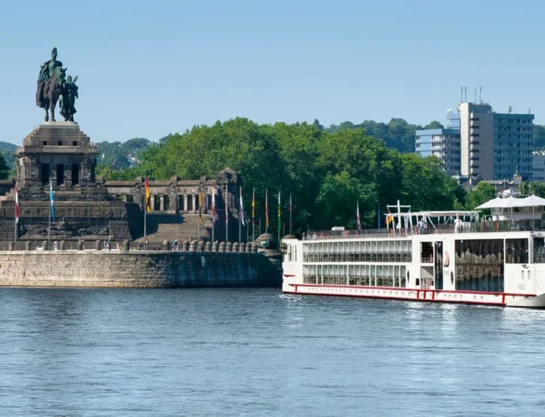 Viking Dagur sailing through the caribbean