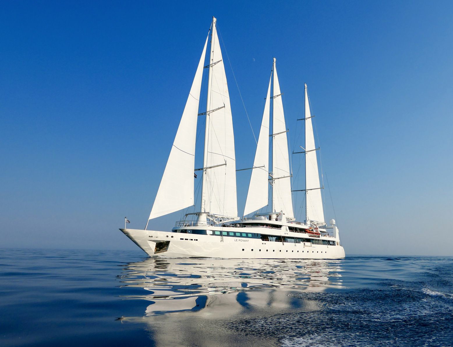 Le Ponant sailing through the caribbean